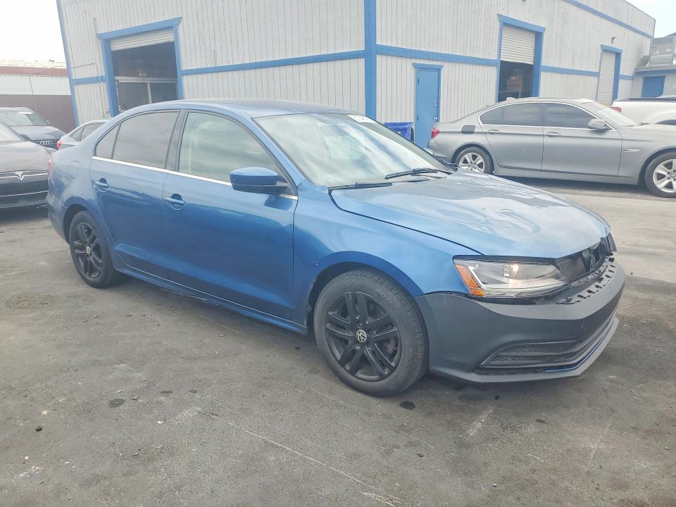 61048166 :رقم المزاد ، 3VW2B7AJ7HM306945 vin ، 2017 Volkswagen Jetta مزاد بيع