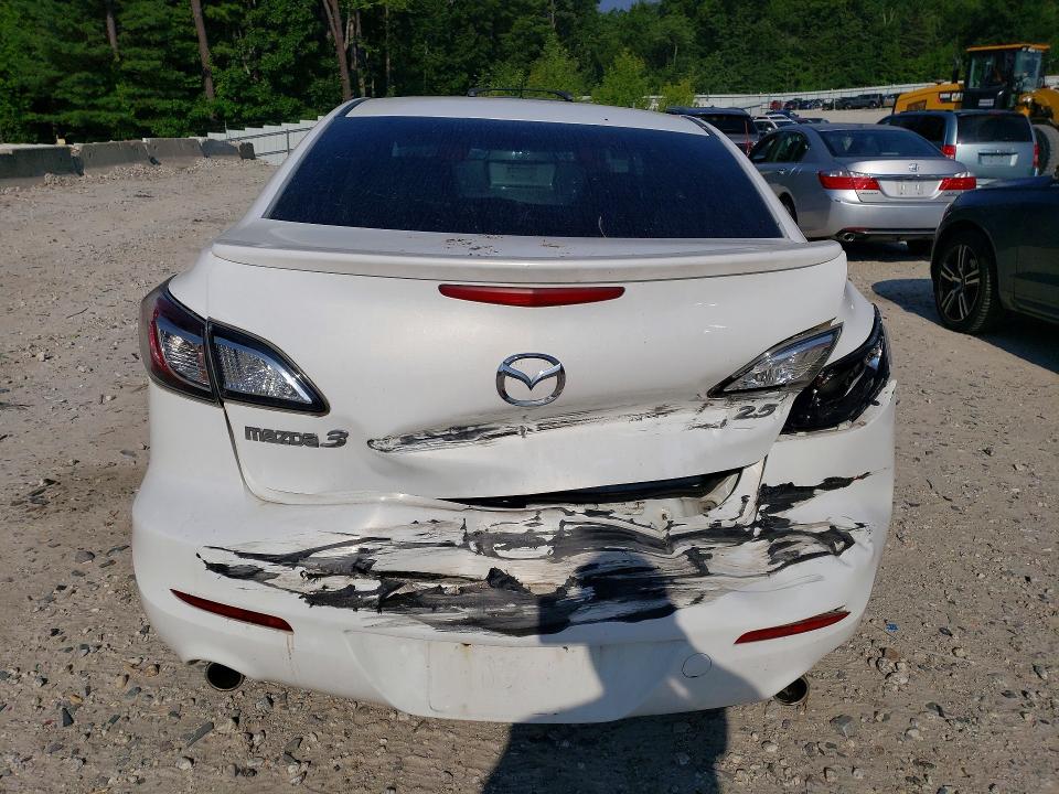 60370806 :رقم المزاد ، JM1BL1W69B1394399 vin ، 2011 Mazda 3 مزاد بيع