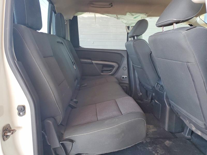 58130126 :رقم المزاد ، 1N6BA0EC7FN514879 vin ، 2015 Nissan Titan مزاد بيع