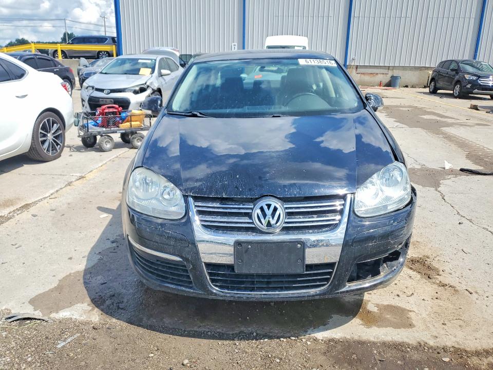 61138516 :رقم المزاد ، 3VWRX7AJ3AM065679 vin ، 2010 Volkswagen Jetta مزاد بيع