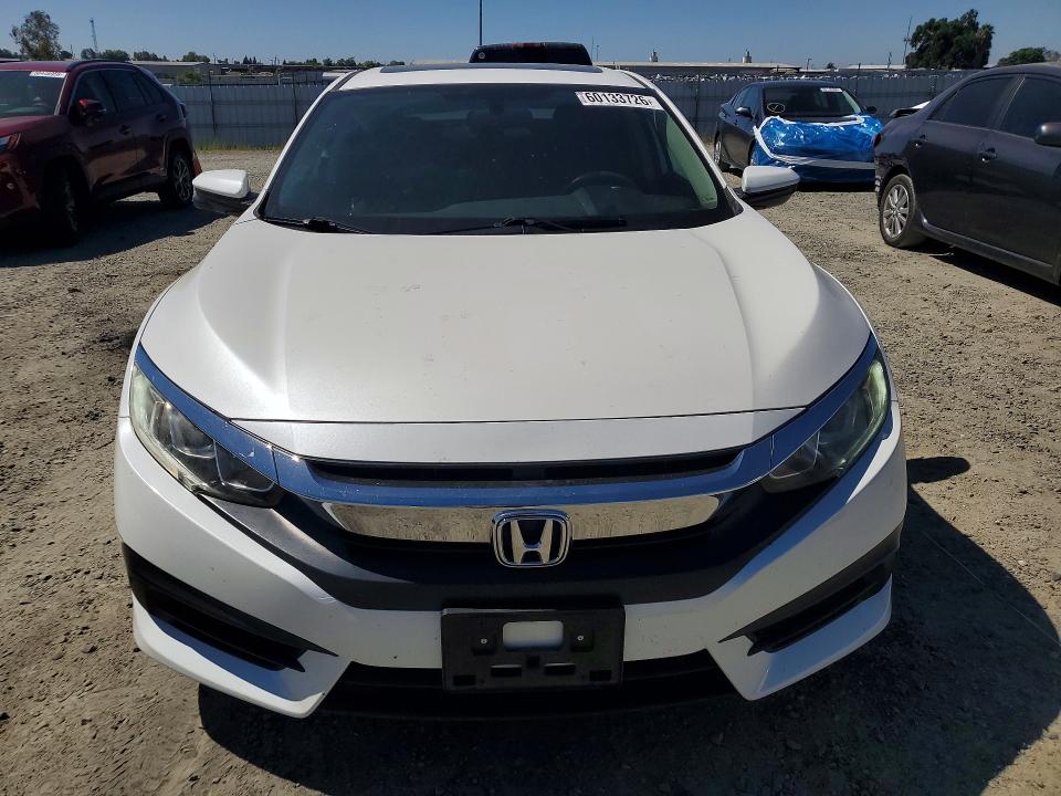 60133726 :رقم المزاد ، 19XFC2F70JE206607 vin ، 2018 Honda Civic مزاد بيع