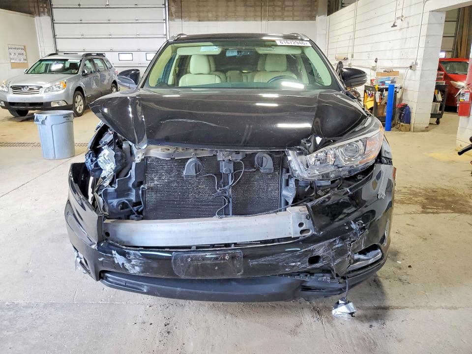 61672946 :رقم المزاد ، 5TDDKRFH6FS099975 vin ، 2015 Toyota Highlander مزاد بيع