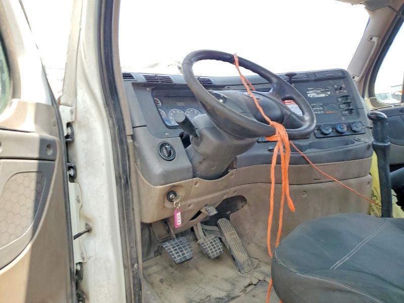 2014 Freightliner Cascadia მანქანა იყიდება აუქციონზე, vin: 3AKJGEDV3ESFR0607, აუქციონის ნომერი: 62533366