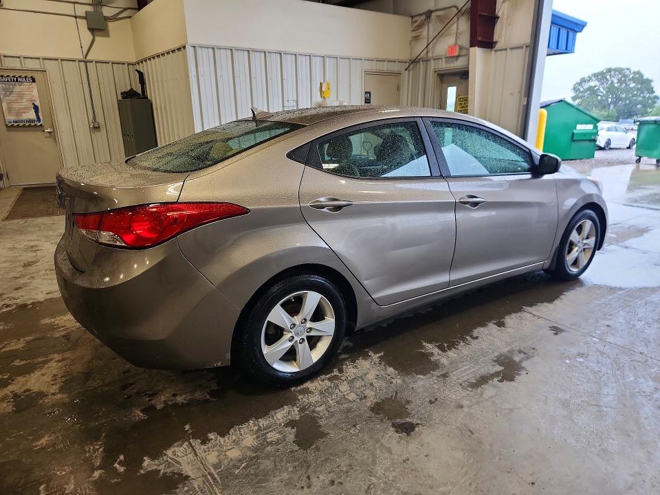 63673106 :رقم المزاد ، 5NPDH4AE5DH394034 vin ، 2013 Hyundai Elantra مزاد بيع