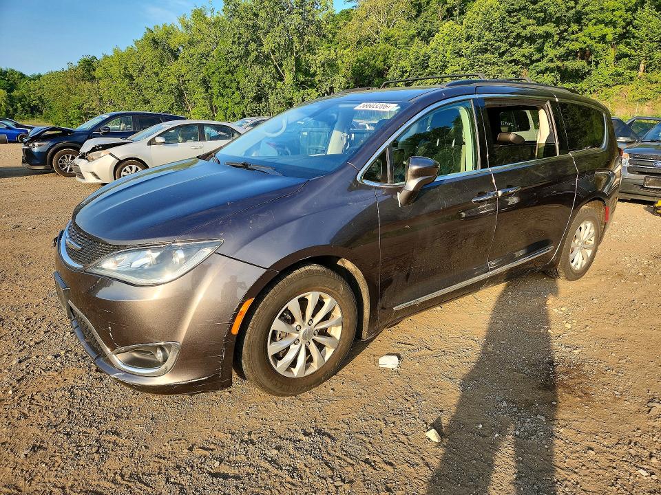 58603206 :رقم المزاد ، 2C4RC1BG4HR821196 vin ، 2017 Chrysler Pacifica مزاد بيع