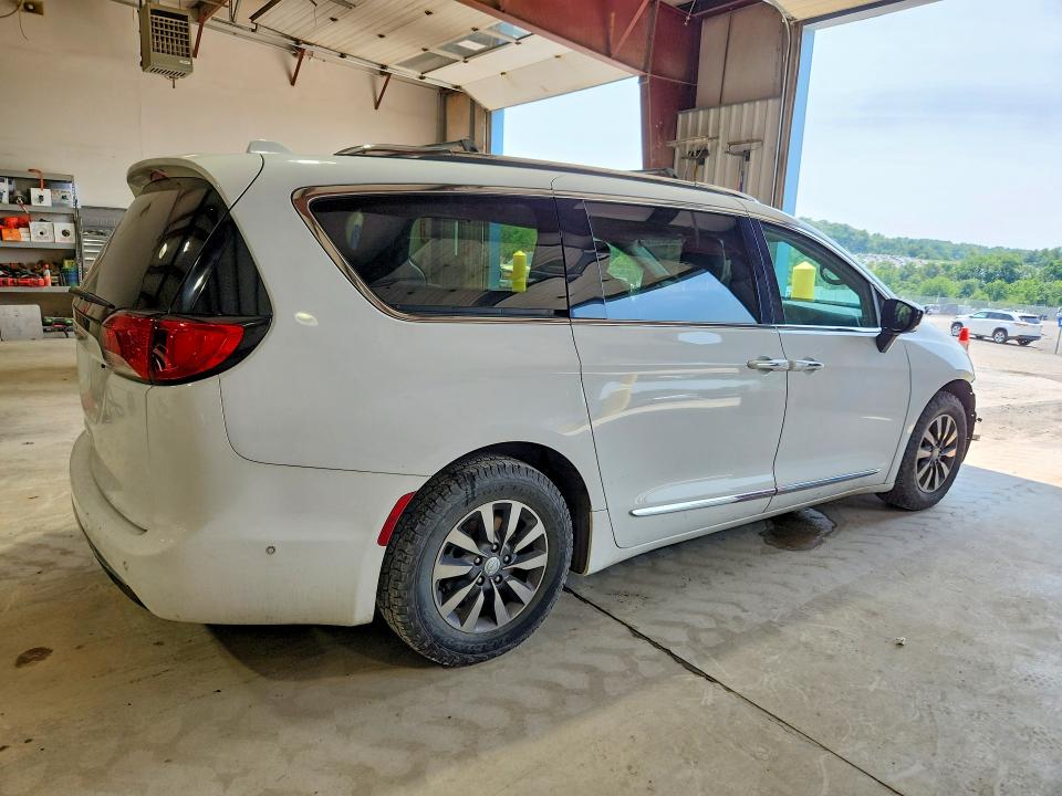 Продажа на аукционе авто 2019 Chrysler Pacifica, vin: 2C4RC1EG4KR604069, номер лота: 60950696
