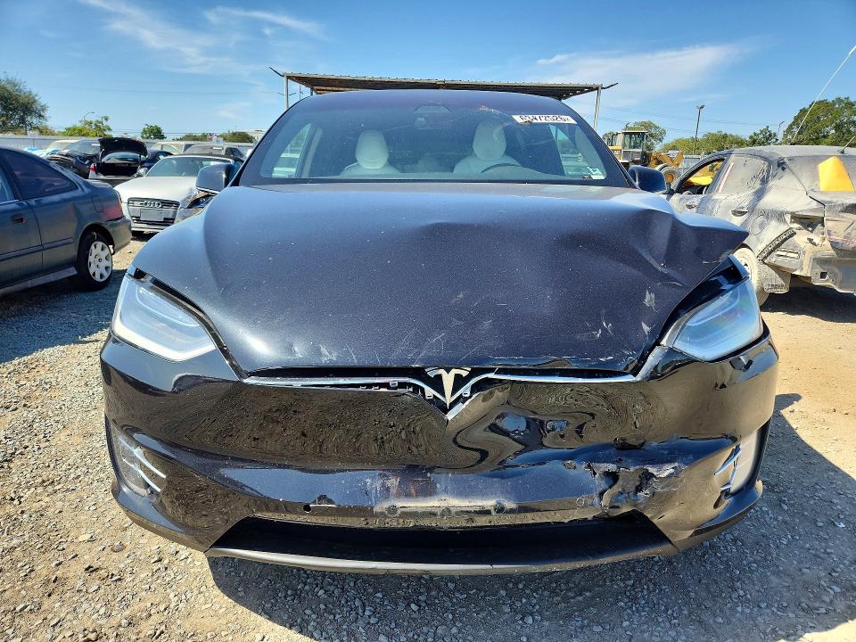 62472526 :رقم المزاد ، 5YJXCAE25HF065882 vin ، 2017 Tesla Model X مزاد بيع
