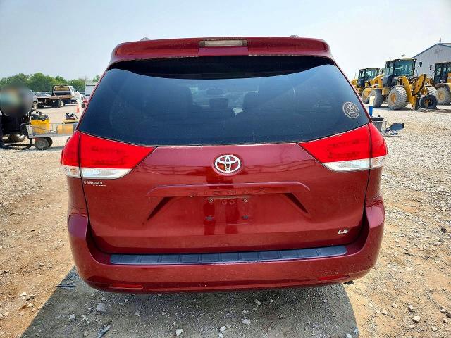 61208946 :رقم المزاد ، 5TDKK3DC9BS031644 vin ، 2011 Toyota Sienna مزاد بيع