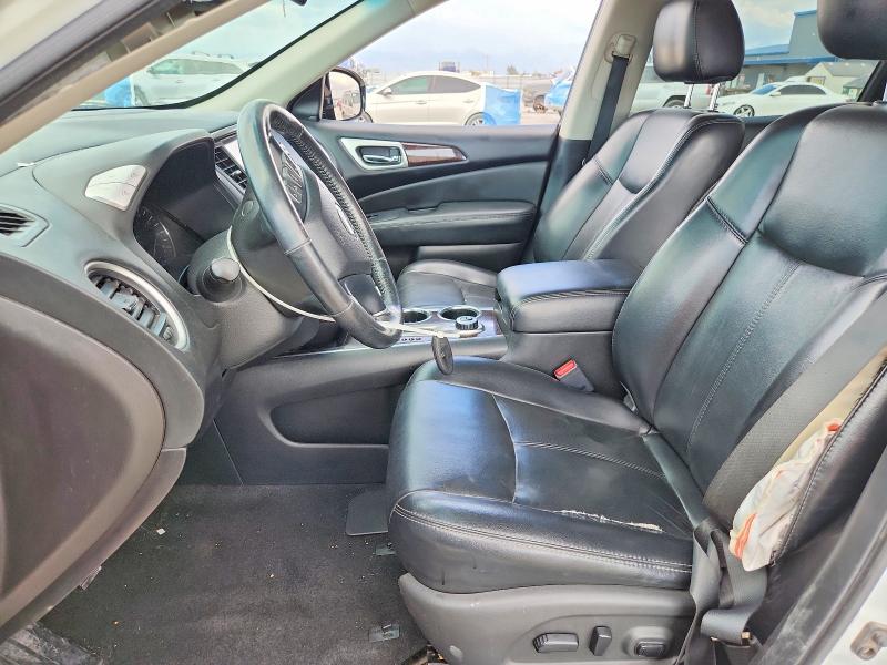 61560456 :رقم المزاد ، 5N1AR2MMXFC628704 vin ، 2015 Nissan Pathfinder مزاد بيع