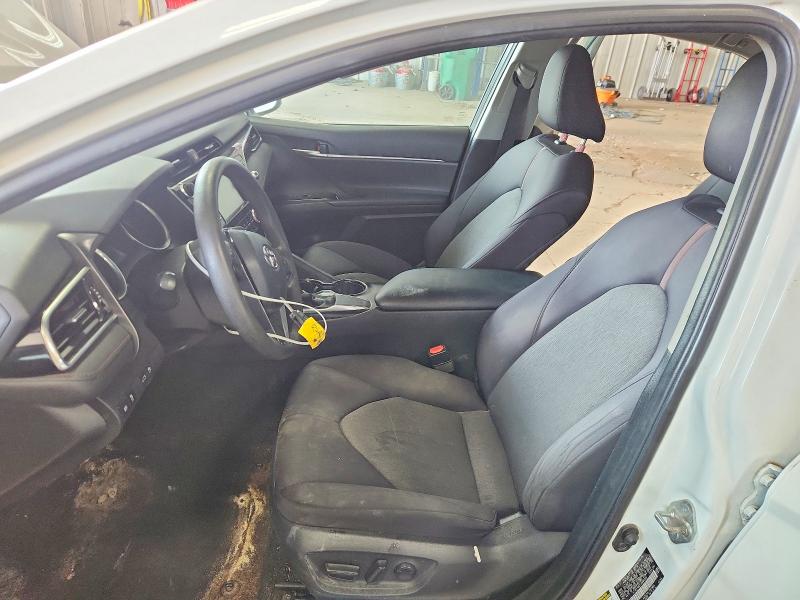 62170656 :رقم المزاد ، 4T1B11HK7JU086544 vin ، 2018 Toyota Camry مزاد بيع