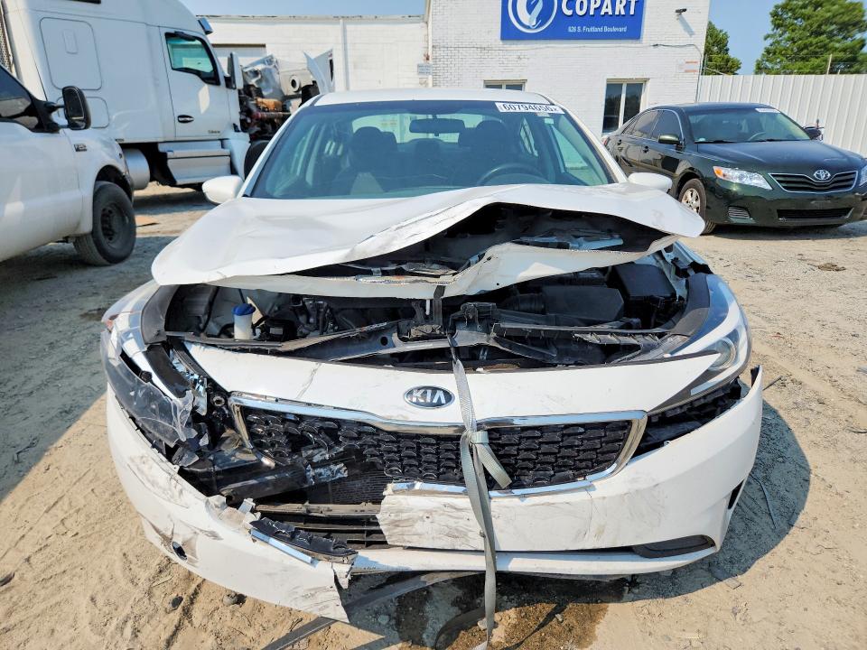 60794656 :رقم المزاد ، 3KPFK4A73JE189968 vin ، 2018 Kia Forte مزاد بيع