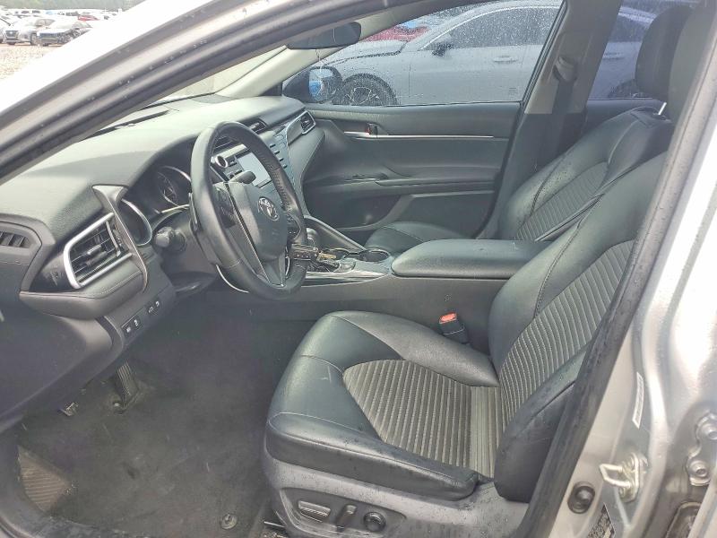 59716546 :رقم المزاد ، 4T1B11HK1JU094784 vin ، 2018 Toyota Camry مزاد بيع