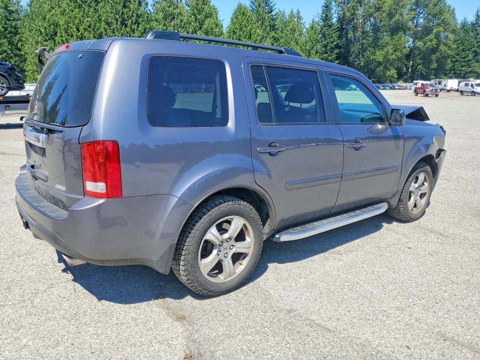 60071386 :رقم المزاد ، 5FNYF4H57FB018207 vin ، 2015 Honda Pilot مزاد بيع