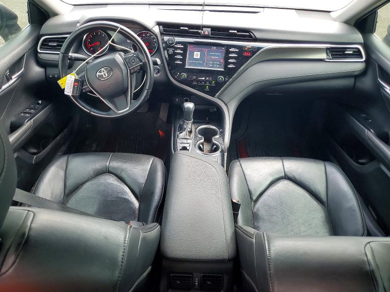 61548066 :رقم المزاد ، 4T1B61HK2JU136400 vin ، 2018 Toyota Camry مزاد بيع