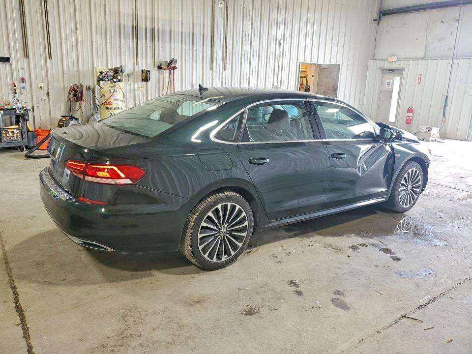 62944986 :رقم المزاد ، 1VWBA7A3XNC002784 vin ، 2022 Volkswagen Passat مزاد بيع