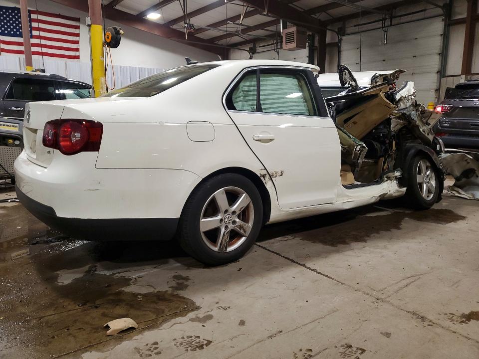 60673866 :رقم المزاد ، 3VWRZ71K68M012911 vin ، 2008 Volkswagen Jetta مزاد بيع