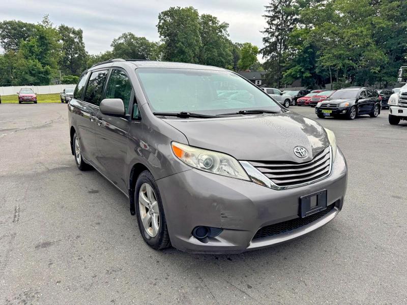 Продажа на аукционе авто 2017 Toyota Sienna, vin: 5TDKZ3DC2HS788793, номер лота: 62405986