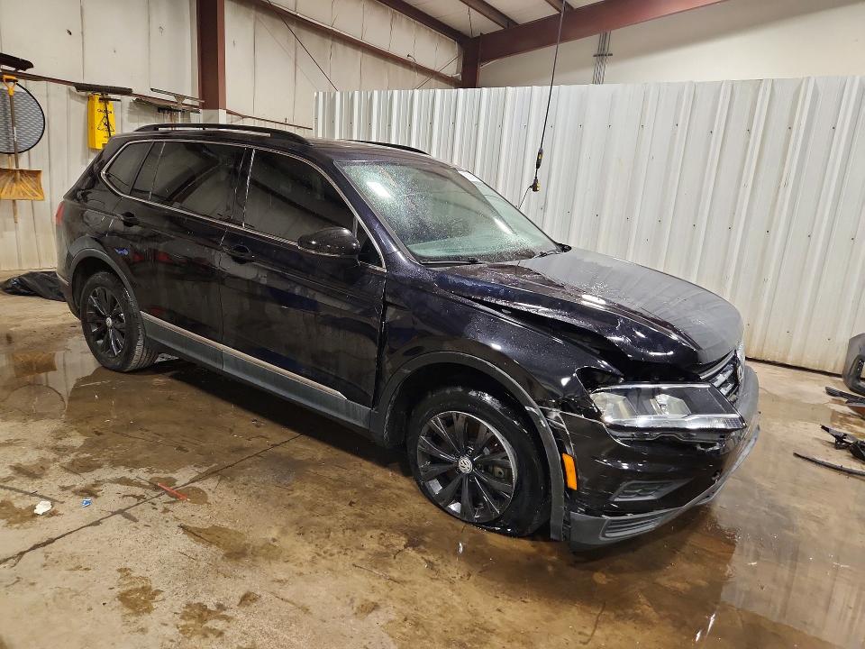 60824786 :رقم المزاد ، 3VV2B7AX2JM050826 vin ، 2018 Volkswagen Tiguan مزاد بيع