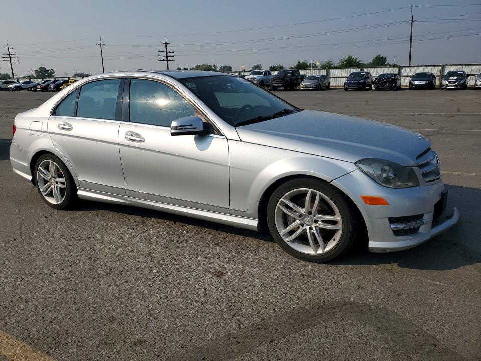 61769386 :رقم المزاد ، WDDGF8BB0CR204457 vin ، 2012 Mercedes-benz C مزاد بيع