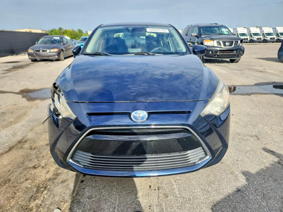 60937176 :رقم المزاد ، 3MYDLBYV6HY193777 vin ، 2017 Toyota Yaris مزاد بيع