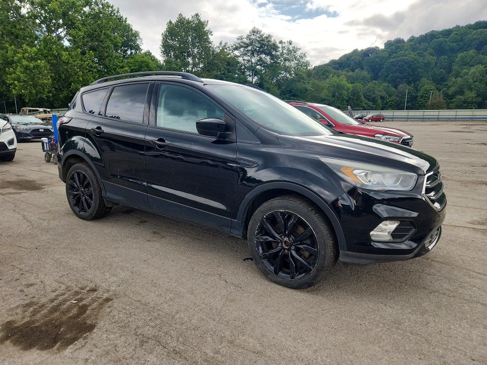 Продаж на аукціоні авто 2017 Ford Escape, vin: 1FMCU9GDXHUE05717, номер лоту: 62717756