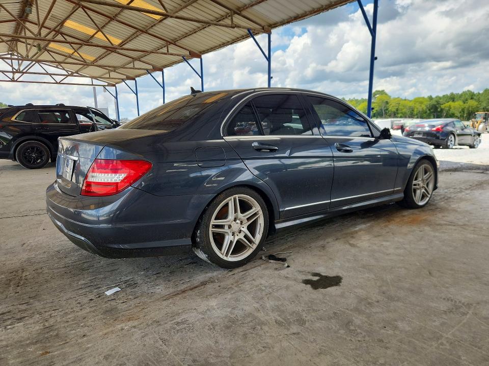 2013 Mercedes-benz C მანქანა იყიდება აუქციონზე, vin: WDDGF4HB9DA746267, აუქციონის ნომერი: 62120606