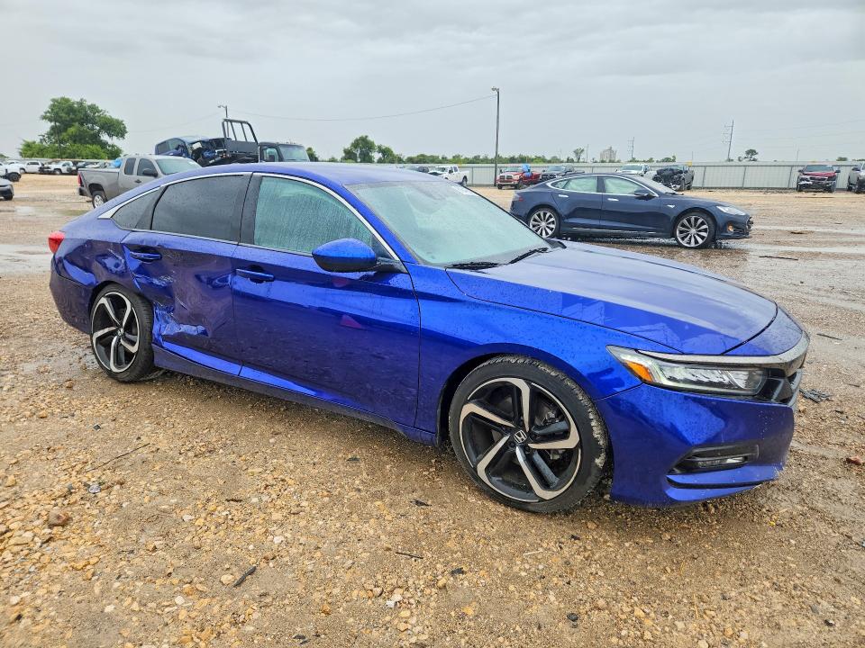 61044676 :رقم المزاد ، 1HGCV1F30JA193818 vin ، 2018 Honda Accord مزاد بيع