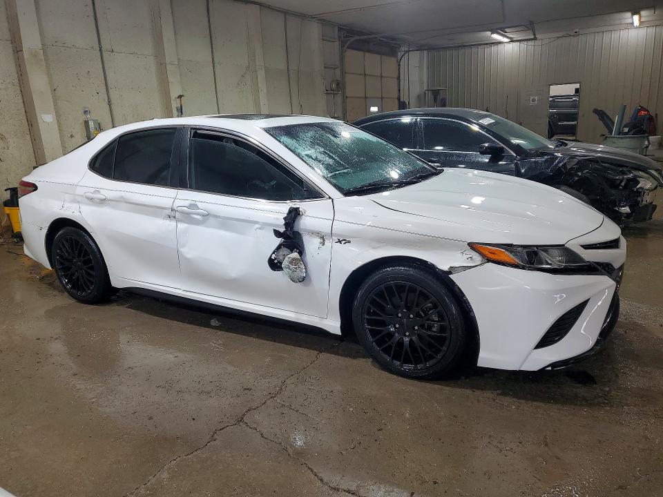 61229676 :رقم المزاد ، 4T1B11HK3KU694613 vin ، 2019 Toyota Camry مزاد بيع