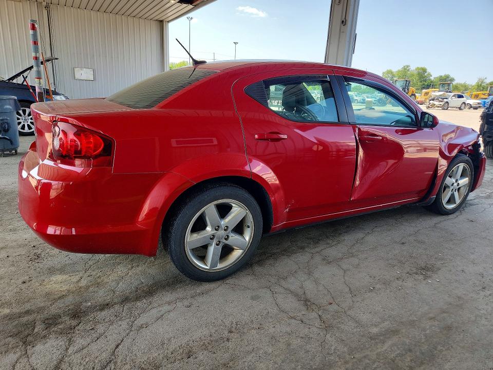 62820526 :رقم المزاد ، 1B3BD2FG2BN573888 vin ، 2011 Dodge Avenger مزاد بيع