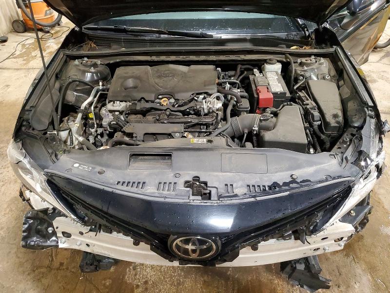 60617826 :رقم المزاد ، 4T1C11AK8NU030648 vin ، 2022 Toyota Camry مزاد بيع