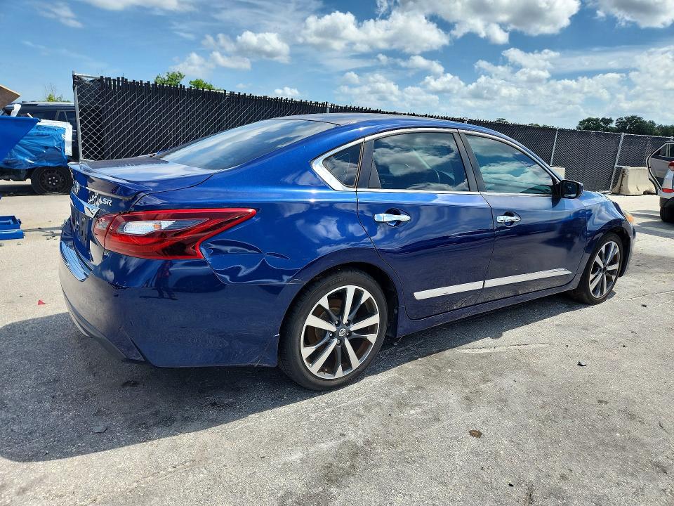 2017 Nissan Altima მანქანა იყიდება აუქციონზე, vin: 1N4AL3AP7HC116403, აუქციონის ნომერი: 62061506