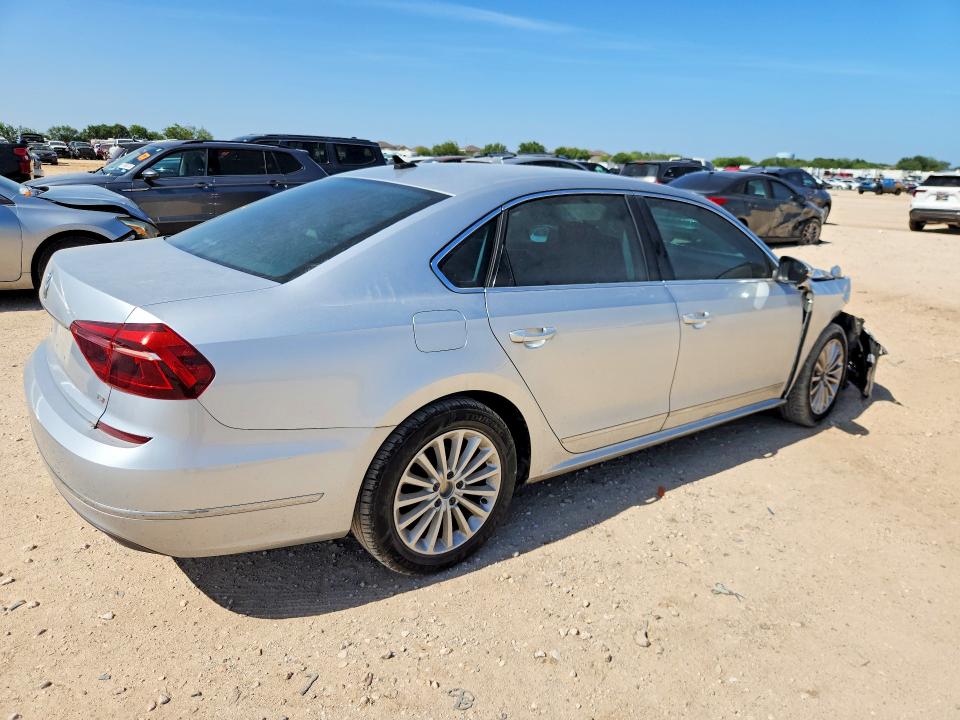 Продажа на аукционе авто 2017 Volkswagen Passat, vin: 1VWBT7A39HC012821, номер лота: 61311366