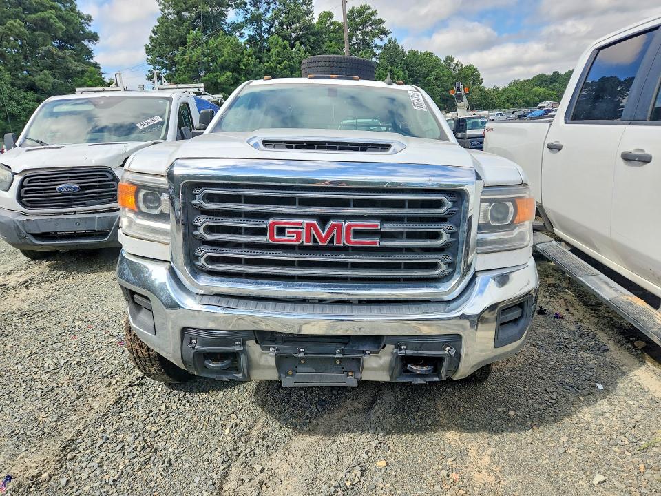 85614315 :رقم المزاد ، 1GD42VCY2JF158795 vin ، 2018 Gmc Sierra مزاد بيع