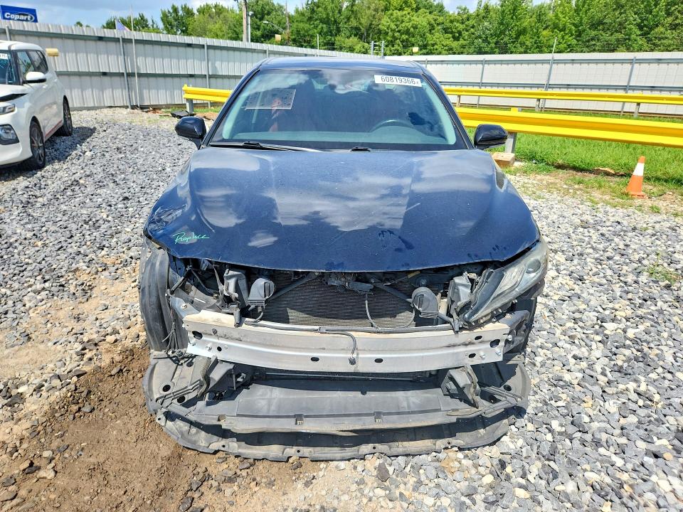 60819366 :رقم المزاد ، 4T1B61HK4KU816736 vin ، 2019 Toyota Camry مزاد بيع