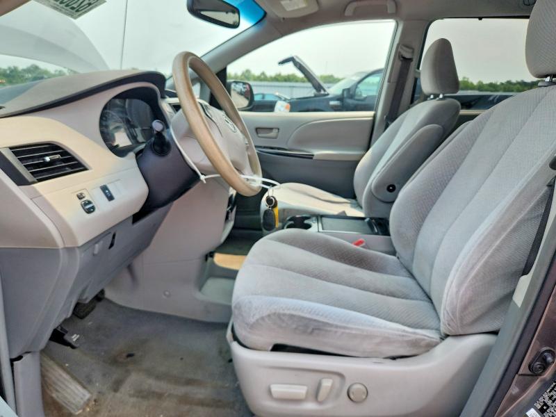 2011 Toyota Sienna მანქანა იყიდება აუქციონზე, vin: 5TDKK3DC0BS013887, აუქციონის ნომერი: 62832766