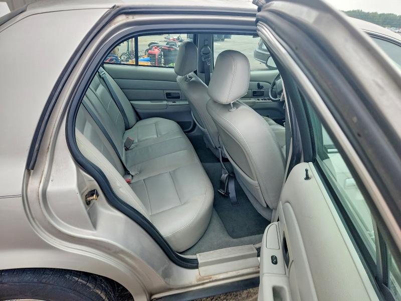 2004 Ford Crown Victoria მანქანა იყიდება აუქციონზე, vin: 2FAFP74W84X168706, აუქციონის ნომერი: 63492696