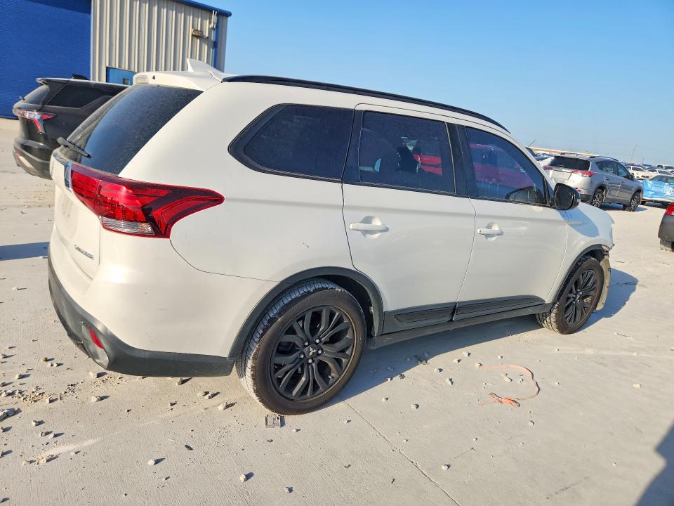 Продаж на аукціоні авто 2018 Mitsubishi Outlander, vin: JA4AD3A33JZ050532, номер лоту: 61969846
