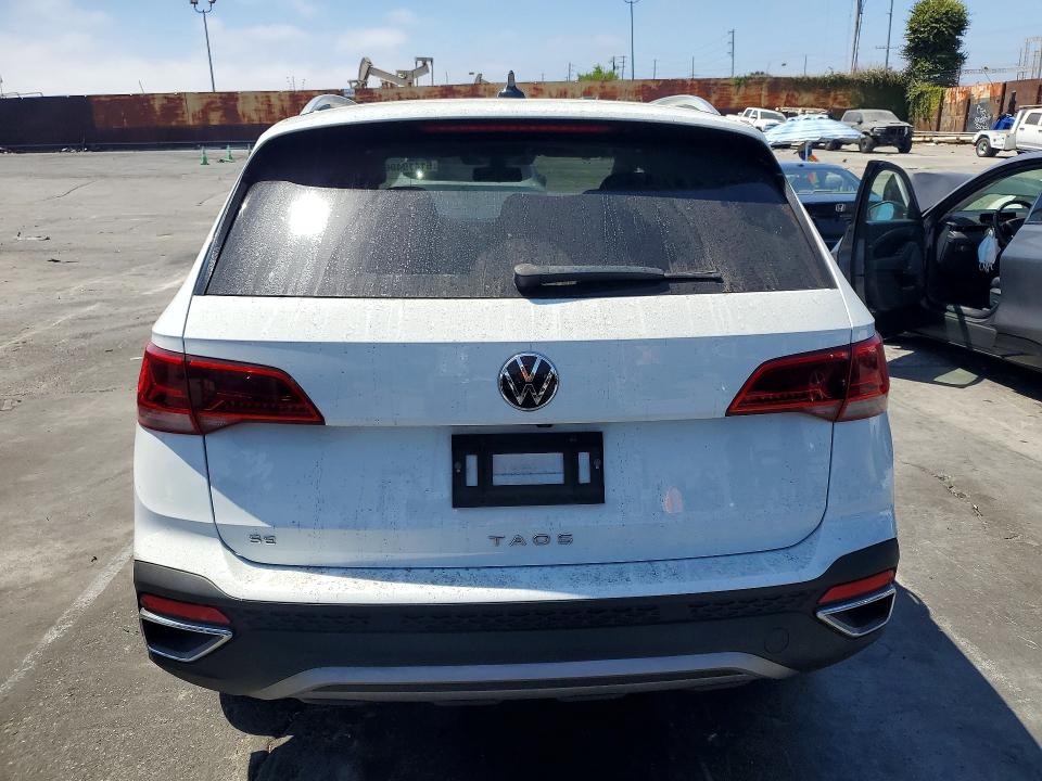 61410496 :رقم المزاد ، 3VVLX7B24NM058408 vin ، 2022 Volkswagen Taos مزاد بيع