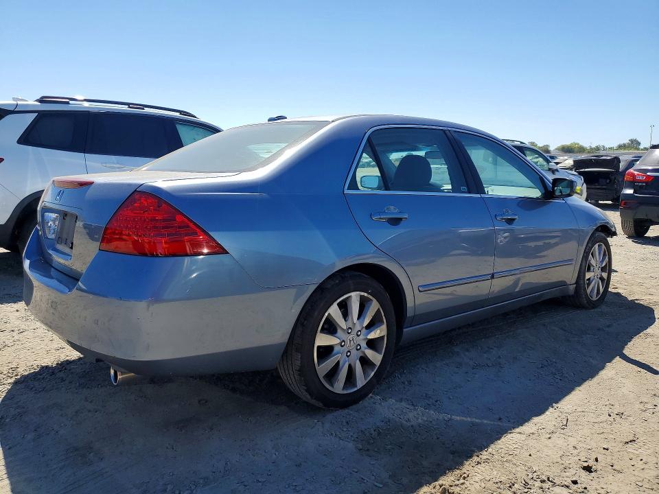63387986 :رقم المزاد ، 1HGCM66507A042701 vin ، 2007 Honda Accord مزاد بيع