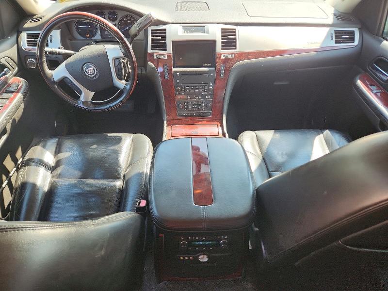 2008 Cadillac Escalade მანქანა იყიდება აუქციონზე, vin: 1GYFK63888R128299, აუქციონის ნომერი: 61372446