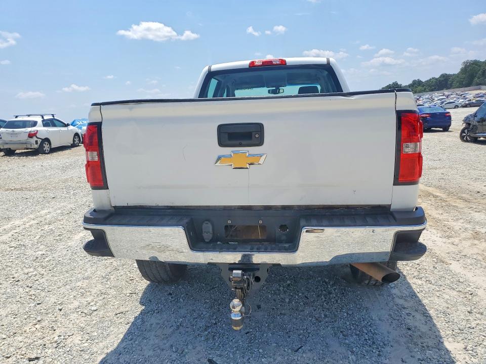 63426376 :رقم المزاد ، 1GC1KUEG0JF208423 vin ، 2018 Chevrolet Silverado مزاد بيع