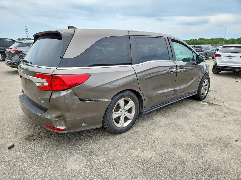60119926 :رقم المزاد ، 5FNRL6H77JB094528 vin ، 2018 Honda Odyssey مزاد بيع