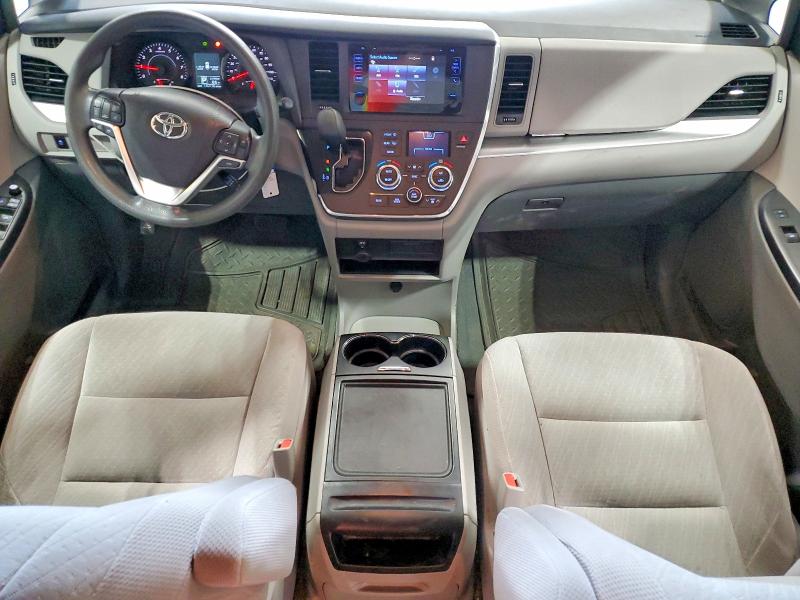 60561546 :رقم المزاد ، 5TDJZ3DCXHS167295 vin ، 2017 Toyota Sienna مزاد بيع