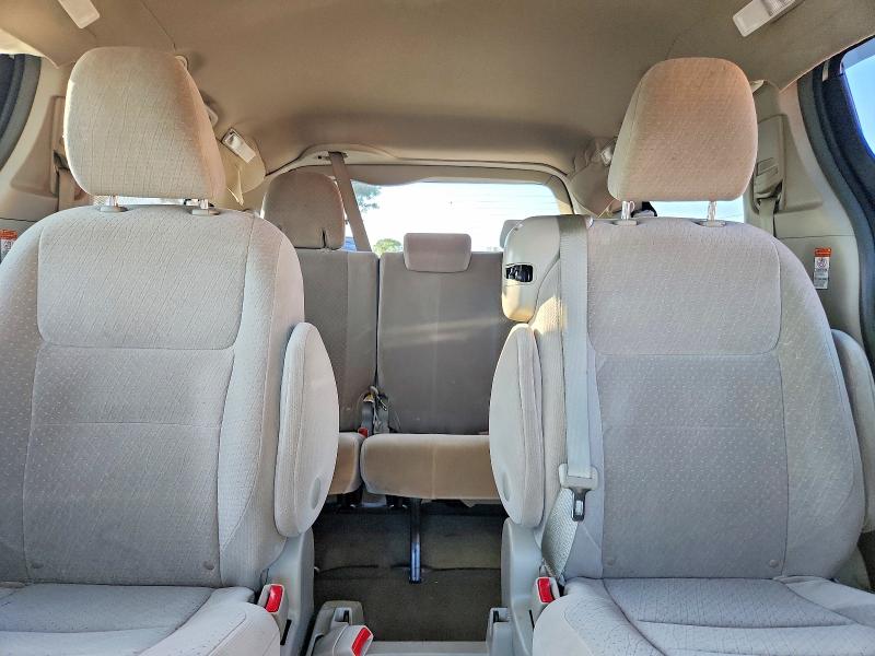 60046956 :رقم المزاد ، 5TDKK3DC4FS555788 vin ، 2015 Toyota Sienna مزاد بيع