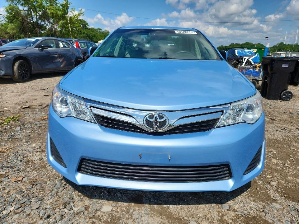 62686536 :رقم المزاد ، 4T4BF1FK6ER360218 vin ، 2014 Toyota Camry مزاد بيع