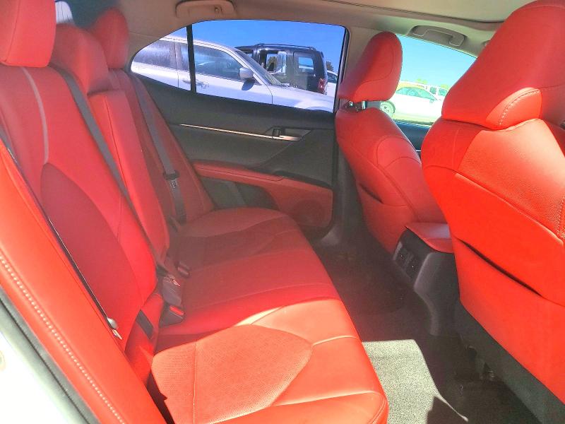 Продаж на аукціоні авто 2018 Toyota Camry, vin: 4T1B61HK8JU106253, номер лоту: 61340726