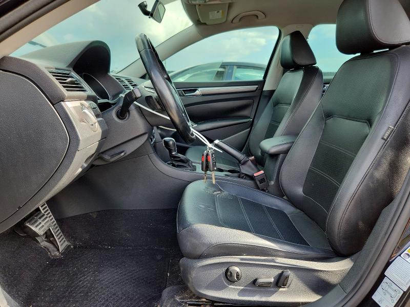 61911256 :رقم المزاد ، 1VWDT7A36HC067493 vin ، 2017 Volkswagen Passat مزاد بيع