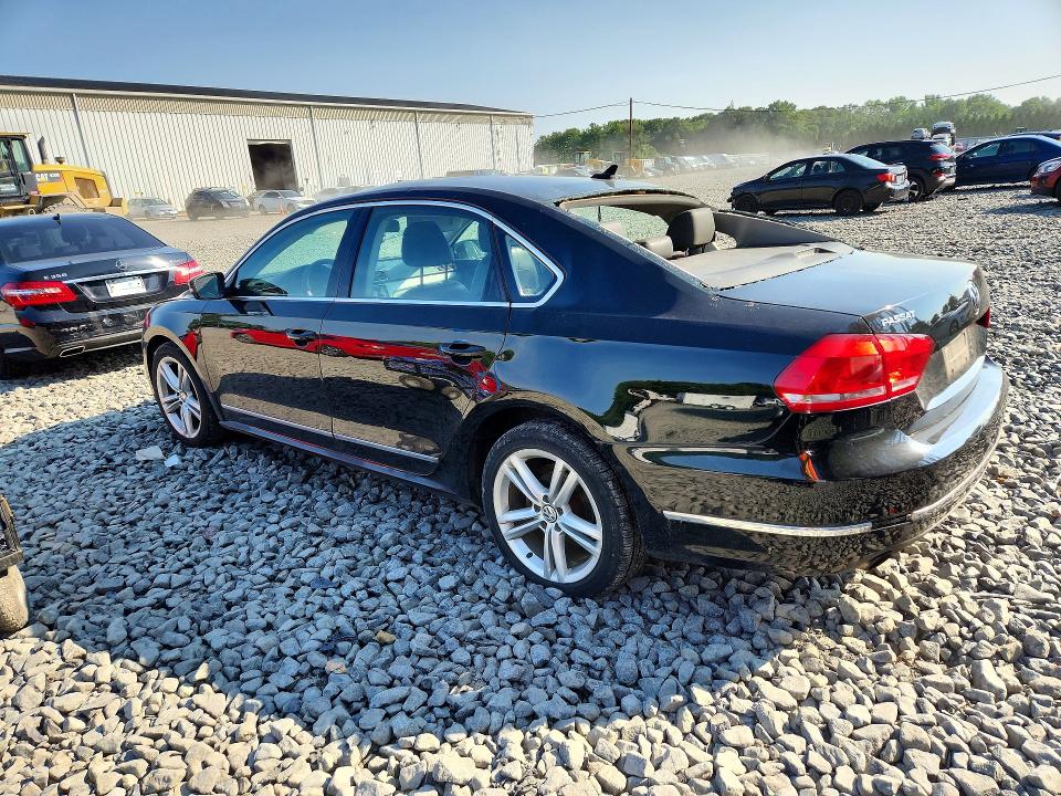 60677136 :رقم المزاد ، 1VWBT7A38FC003184 vin ، 2015 Volkswagen Passat مزاد بيع