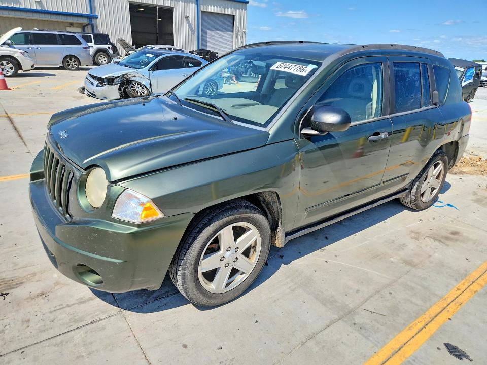 62447786 :رقم المزاد ، 1J8FF47W98D534136 vin ، 2008 Jeep Compass مزاد بيع