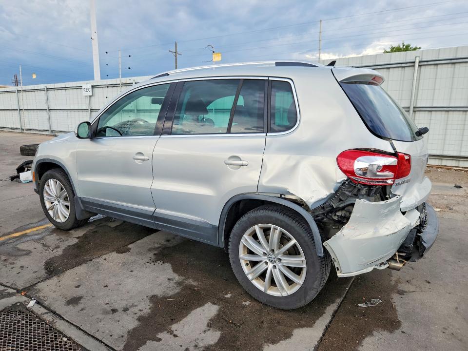 62128496 :رقم المزاد ، WVGBV7AXXDW545099 vin ، 2013 Volkswagen Tiguan مزاد بيع